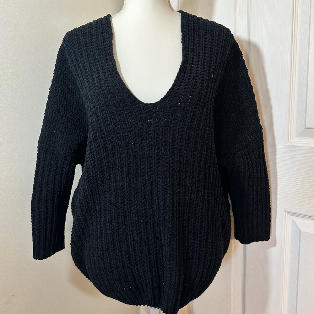 POL Scoop-Neck Chunky Knit Sweater. - Picture 2 of 8